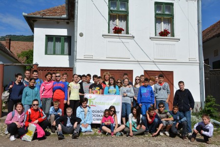 A szép és tiszta szállásunk előtt, Torockón